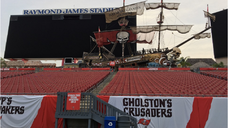 The Tampa Bay Buccaneers Pirate Ship at Raymond James Stadium.  Tampa bay  bucs, Tampa bay buccaneers, Buccaneers cheerleaders